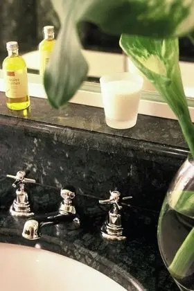 Deluxe Tek Büyük Yataklı Oda, Kısmi Göl Manzaralı