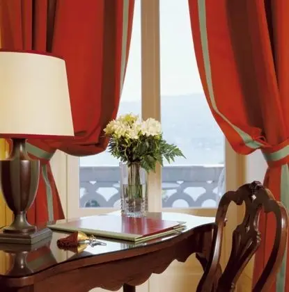 Deluxe Tek Büyük Yataklı Oda, Kısmi Göl Manzaralı