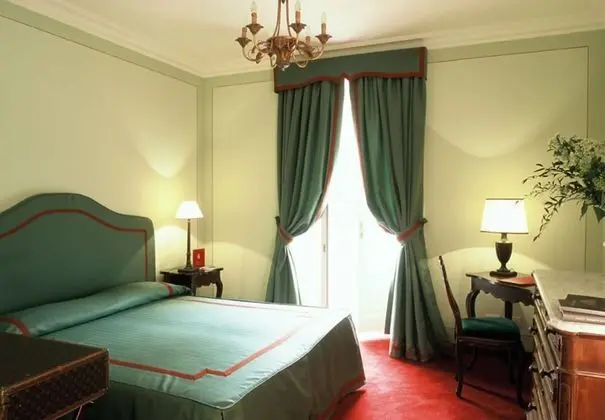 Superior Tek Büyük Yataklı Oda, Kısmi Göl Manzaralı