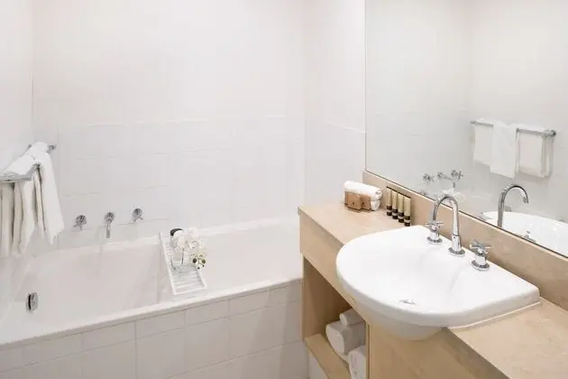 Superior Oda (Bath & Balcony)