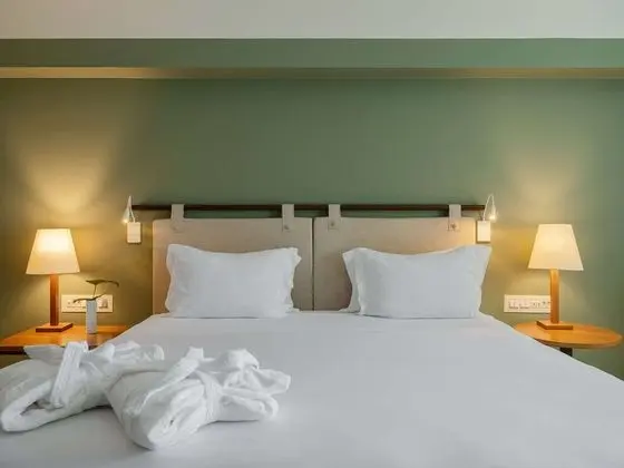 Classic Oda, 1 Büyük (Queen) Boy Yatak