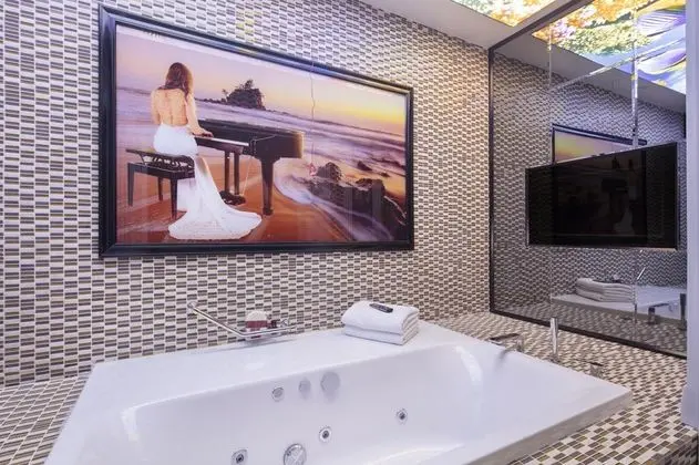 Suite, Jakuzili