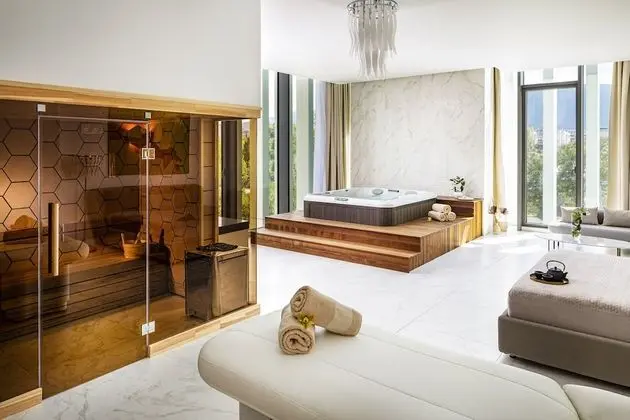 Festive Spa Suite