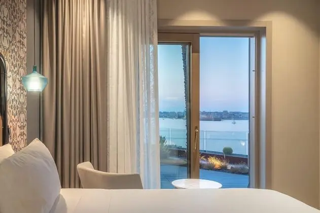 Deluxe Tek Büyük Yataklı Oda, Deniz Manzaralı
