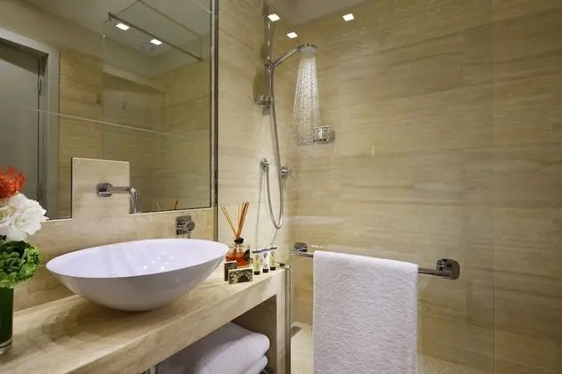 Premium Tek Büyük Yataklı Oda