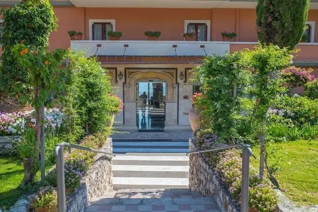 Standard Oda, Avlu Manzaralı