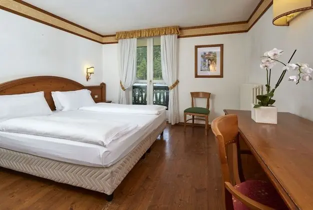 Standard Tek Büyük veya İki Ayrı Yataklı Oda, Göl Manzaralı