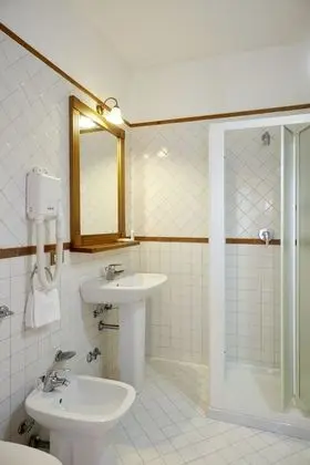 Standard Tek Büyük veya İki Ayrı Yataklı Oda, Göl Manzaralı