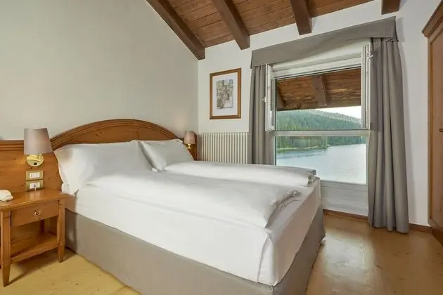 Superior Tek Büyük veya İki Ayrı Yataklı Oda, Göl Manzaralı