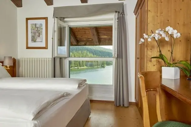 Superior Tek Büyük veya İki Ayrı Yataklı Oda, Göl Manzaralı