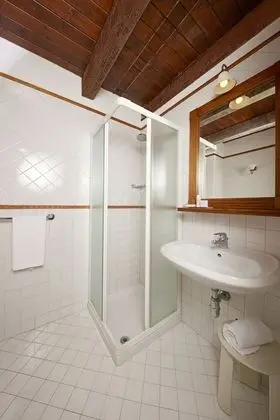 Superior Tek Büyük veya İki Ayrı Yataklı Oda, Göl Manzaralı