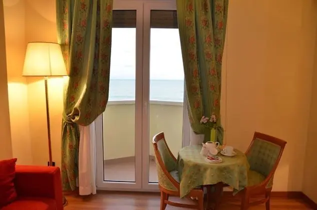 Tek Büyük Yataklı Oda, Balkon, Deniz Manzaralı