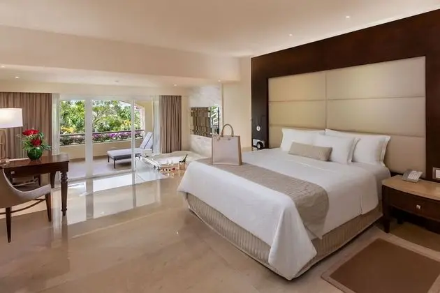 Grand Honeymoon Suite - King Size Bed
