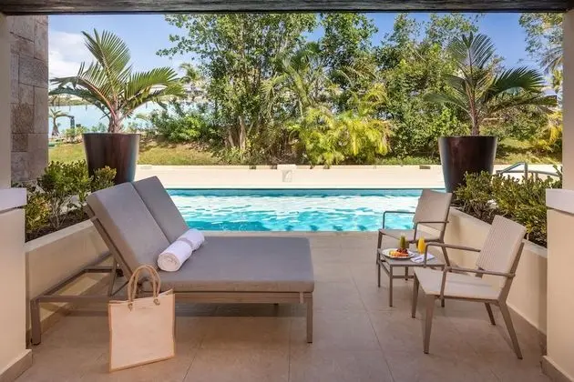Grand Swim Up Suite Garden View