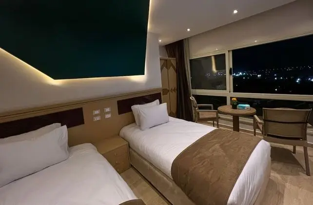 Panoramic Tek Büyük veya İki Ayrı Yataklı Oda