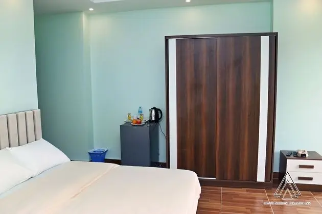 Deluxe Tek Büyük Yataklı Oda, Balkon, Bahçe Manzaralı