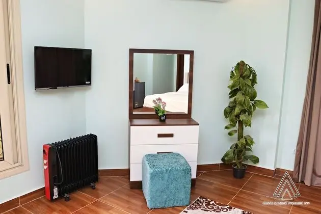 Deluxe Tek Büyük Yataklı Oda, Balkon, Bahçe Manzaralı