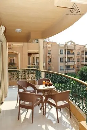 Deluxe Tek Büyük Yataklı Oda, Balkon, Bahçe Manzaralı