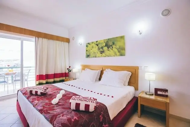 Deluxe One Bedroom Apartment (2 Adults and 2 Children / 3 Adults)