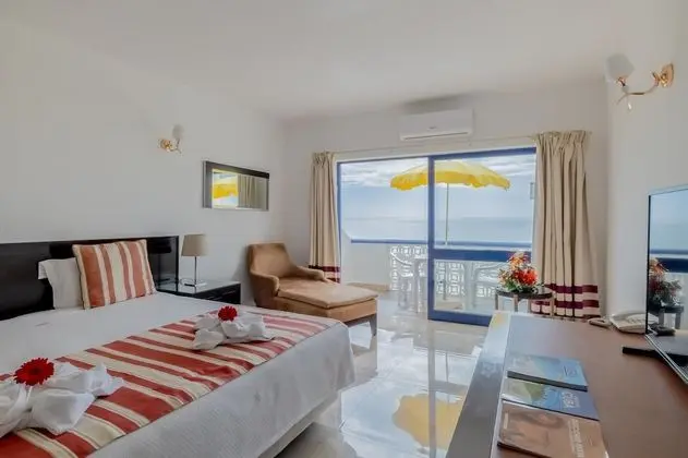 Deluxe Tek Büyük Yataklı Oda (Sea or Pool View)