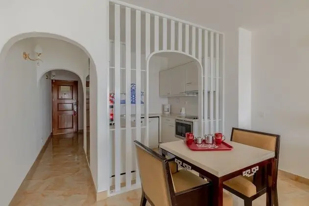 Deluxe Tek Büyük Yataklı Oda (Sea or Pool View)