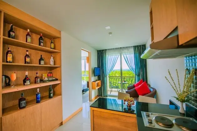 Deluxe Studio with Balcony Room