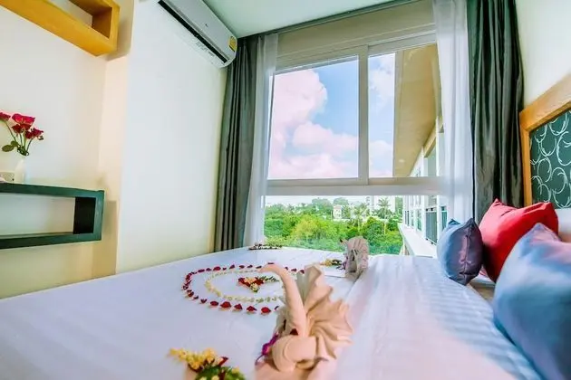 Deluxe Studio with Balcony Room