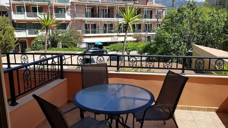 Üç Kişilik Oda, Balkon, Kısmi Deniz Manzaralı