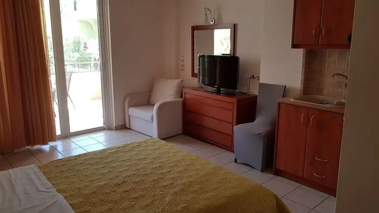 Üç Kişilik Oda, Balkon, Kısmi Deniz Manzaralı