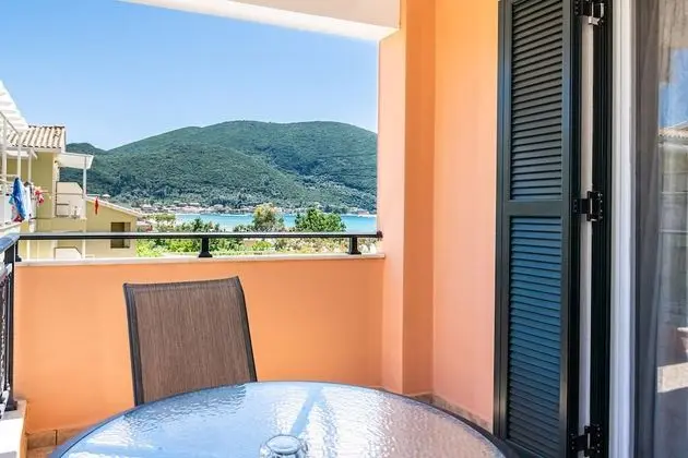 Üç Kişilik Oda, Balkon, Kısmi Deniz Manzaralı