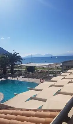 Üç Kişilik Oda, Balkon, Kısmi Deniz Manzaralı