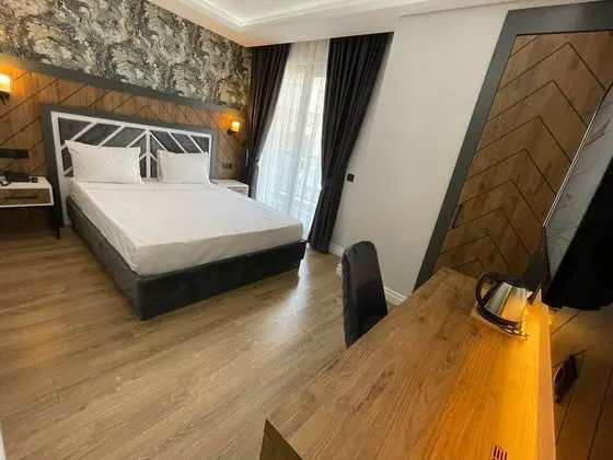 Deluxe Tek Büyük Yataklı Oda