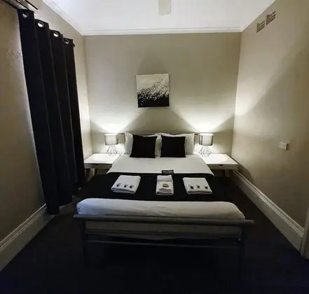 Standard Oda, Sigara İçilmez (Inside Room 10)