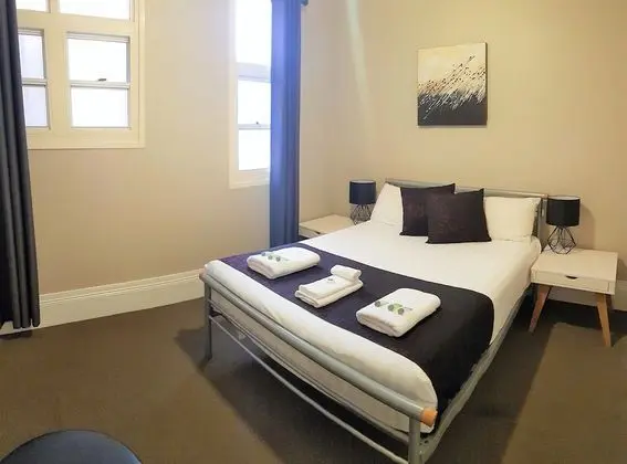 Standard Oda, Sigara İçilmez (Inside Room 10)