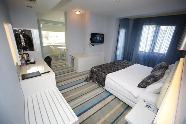 Corner Room, Şehir Manzaralı
