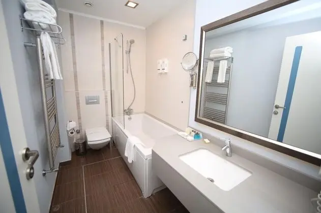 Corner Room, Şehir Manzaralı