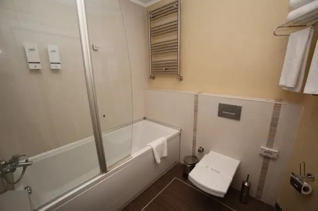 Twin, Şehir Manzaralı