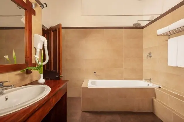 Deluxe Tek Büyük Yataklı Oda, 1 Yatak Odası, Engellilere Uygun, Tepe Manzaralı