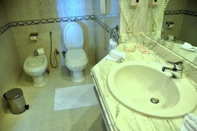 Standard Oda, Birden Çok Yatak, Havuz Manzaralı (Standard Pool View)