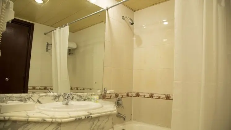 Standard Oda, Birden Çok Yatak, Havuz Manzaralı (Standard Pool View)