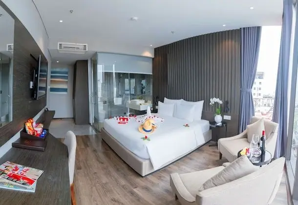 Tek Büyük Yataklı Oda, Şehir Manzaralı (Suite)