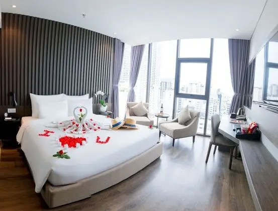 Tek Büyük Yataklı Oda, Şehir Manzaralı (Suite)