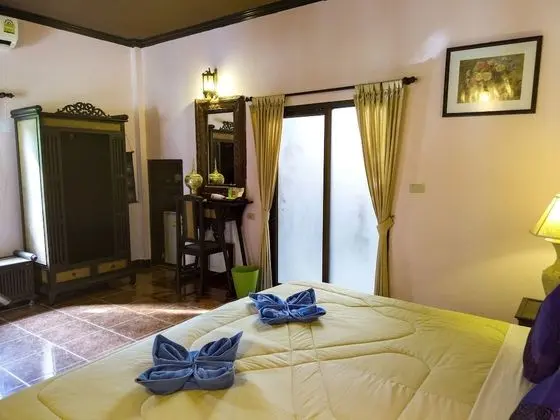 Traditional Tek Büyük veya İki Ayrı Yataklı Oda