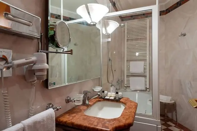 Deluxe Üç Kişilik Oda