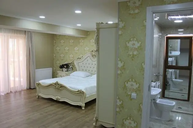 Tek Büyük veya İki Ayrı Yataklı Oda, Şehir Manzaralı