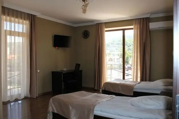 Tek Büyük veya İki Ayrı Yataklı Oda, Şehir Manzaralı