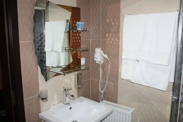 Üç Kişilik Oda, Şehir Manzaralı