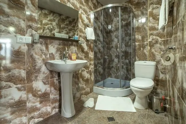 Standard Tek Büyük veya İki Ayrı Yataklı Oda
