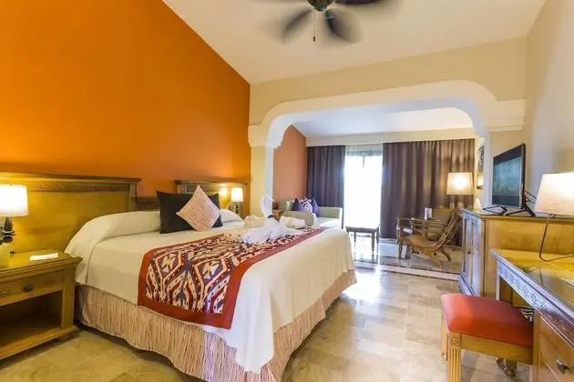 Junior Suite Poolside