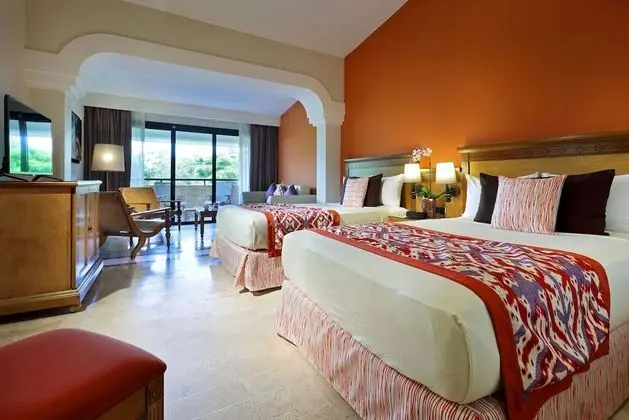 Junior Suite Poolside